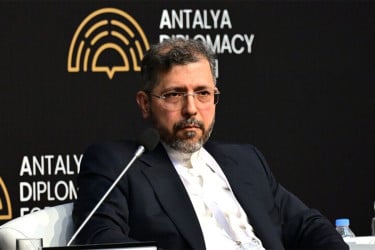 সাময়িক যুদ্ধবিরতি নয়, অঞ্চলজুড়ে যুদ্ধের অবসান চায় ইরান