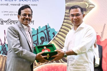 ‘স্বাধীনতা পুরস্কার’ দর্শকদের উৎসর্গ করলেন হানিফ সংকেত