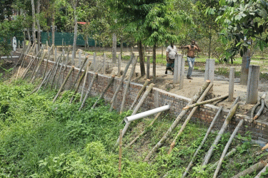 লৌহজংয়ে আওয়ামী লীগ নেতার বিরুদ্ধে রাস্তা-খাল দখলের অভিযোগ