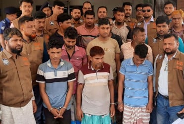 নাটোরে মালামালসহ ১৩ ডাকাত গ্রেফতার