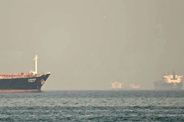 অবরোধের পর এই প্রথম তেলবাহী তিন ইরানি ট্যাঙ্কারের হরমুজ অতিক্রম : কেপলার