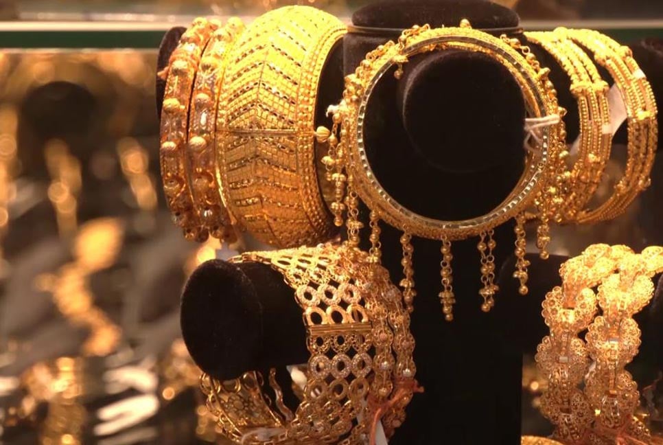 দেশের বাজারে আজ আগের দামেই বিক্রি হচ্ছে সোনা