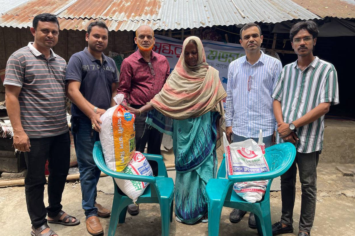 অসহায় সুরাইয়া বেগমের পাশে বসুন্ধরা শুভসংঘ