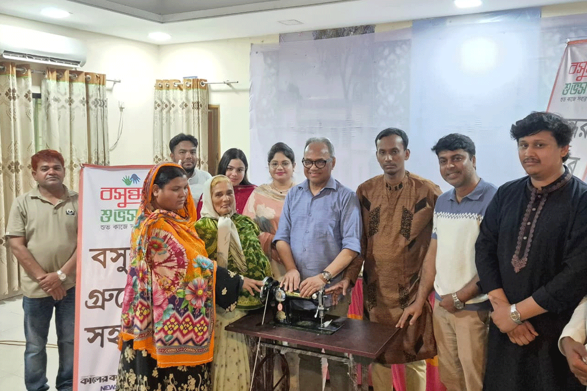 সিরাজগঞ্জে বসুন্ধরা শুভসংঘের উদ্যোগে অসচ্ছল নারীদের সেলাই মেশিন বিতরণ