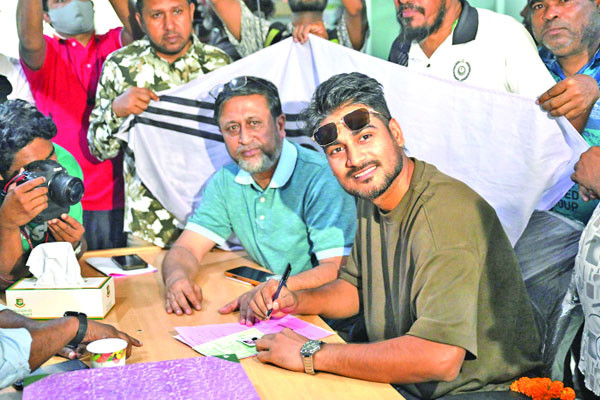 প্রথম দিনেই ঘর গুছিয়েছে দুই জায়ান্ট