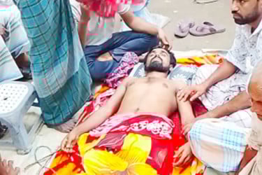 সাপের কামড়ে যুবকের মৃত্যু, জীবিত করতে ঝাড়ফুঁক