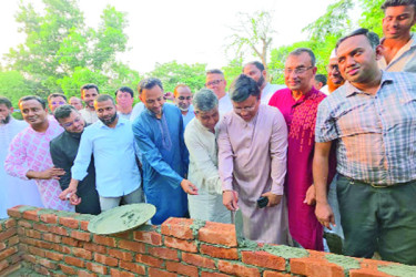 শাহবাগের সেই অসহায় গোলাপিকে নতুন বাড়ি দিলেন প্রধানমন্ত্রী