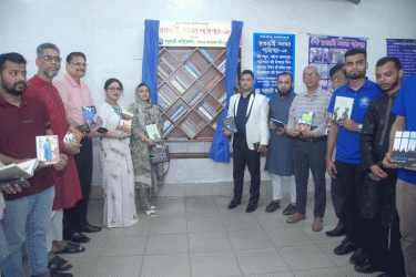 স্বপ্নযাত্রী অবসর পাঠাগারে বই উপহার দিল বসুন্ধরা শুভসংঘ
