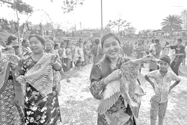 বৈসু উৎসবে মাতোয়ারা পাহাড়