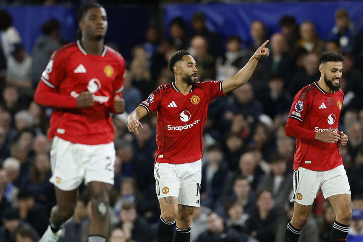 ঘরের মাঠে ম্যানইউর কাছে হারল চেলসি