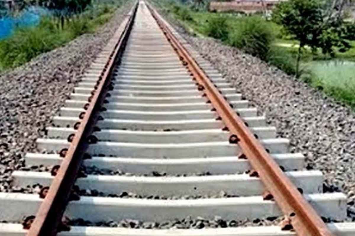 মালিবাগে ট্রেনের ধাক্কায় পথচারীর মৃত্যু