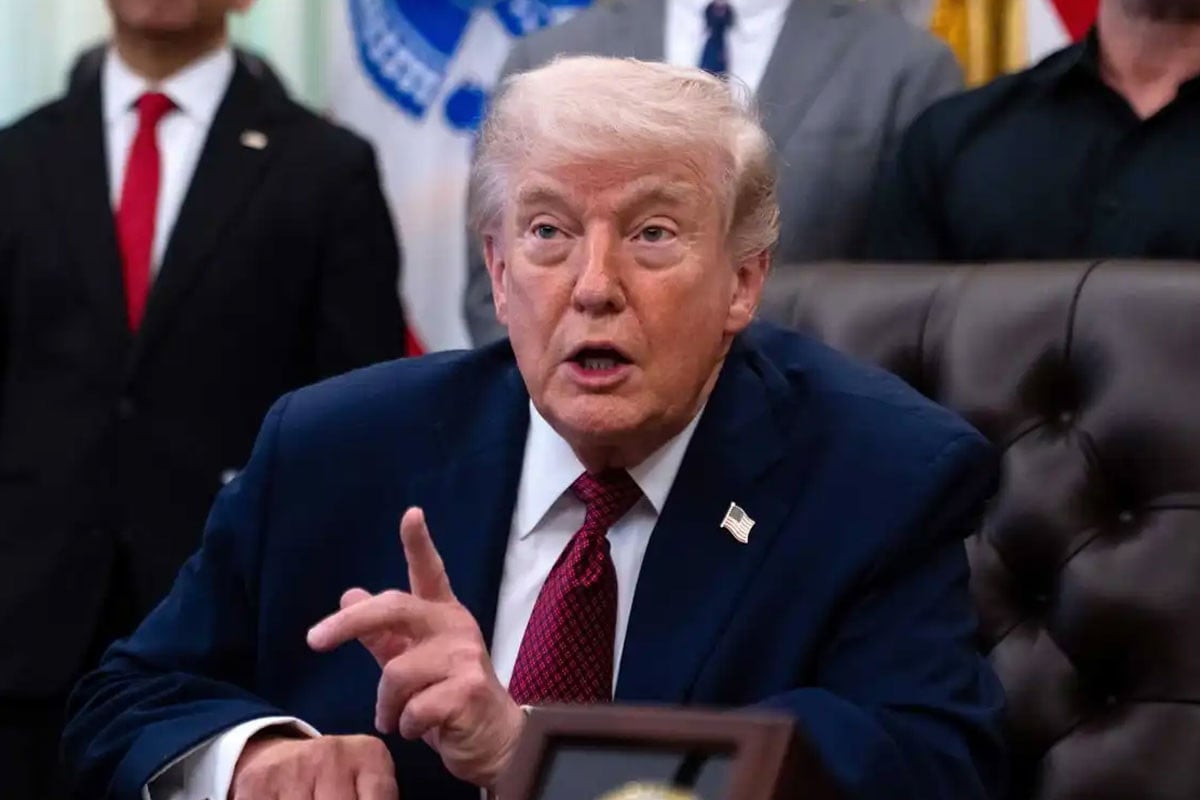 চুক্তি না হলে ইরানের বিদ্যুৎকেন্দ্র ও সেতু গুঁড়িয়ে দেওয়ার হুমকি ট্রাম্পের