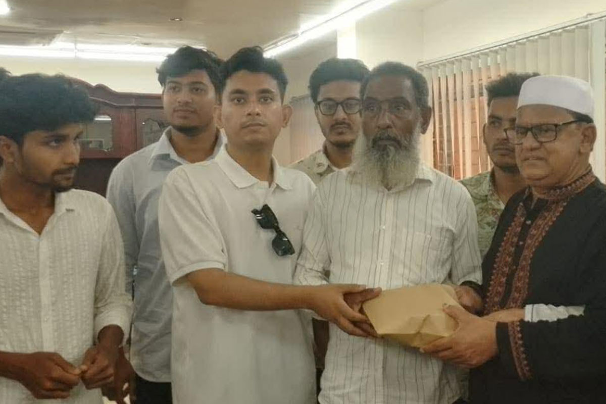 ক্ষতিপূরণ পেয়ে বরিশাল বিশ্ববিদ্যালয় শিক্ষার্থীদের মহাসড়ক অবরোধ প্রত্যাহার