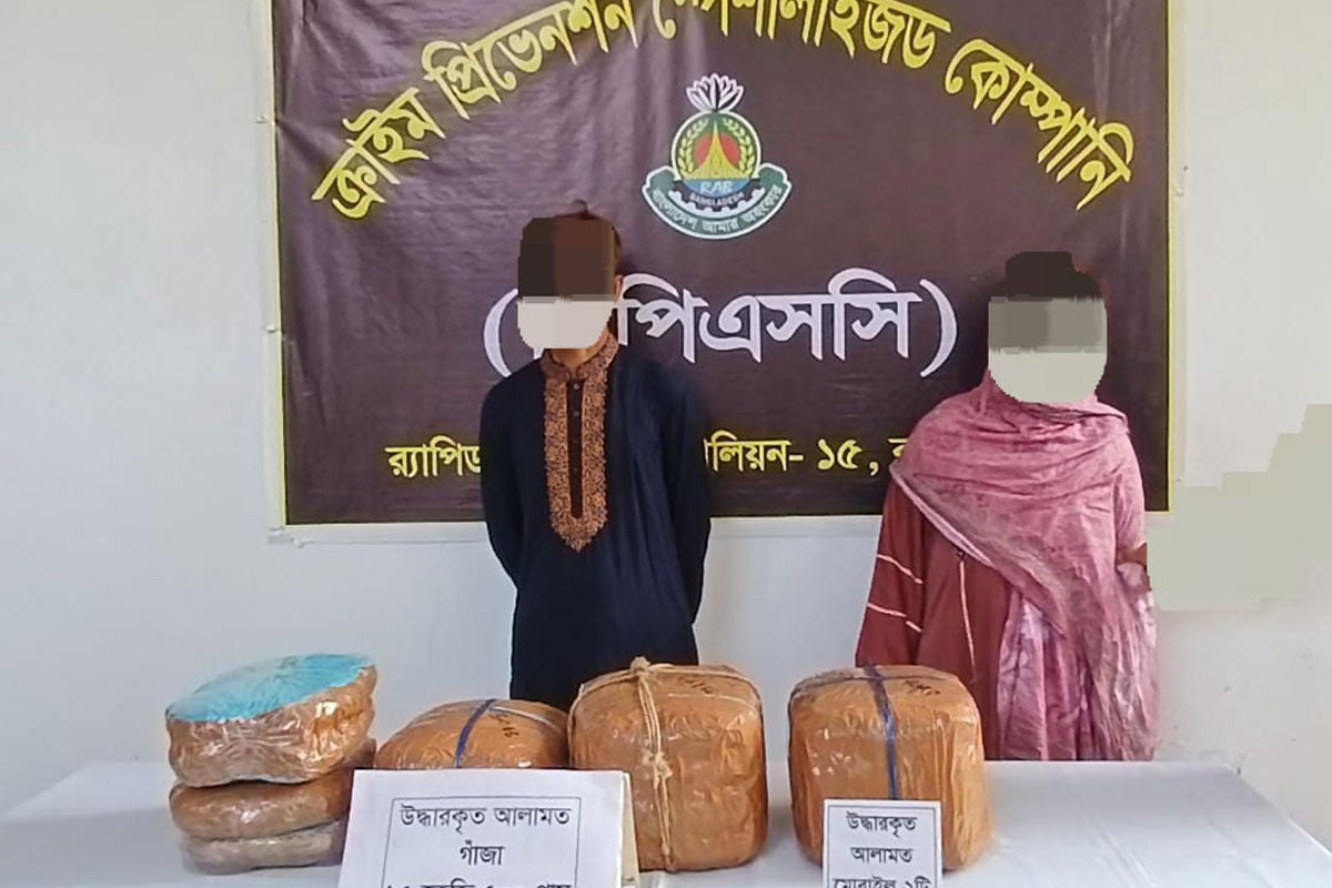 কক্সবাজারে যাত্রীবাহী বাসে তল্লাশি, গাঁজাসহ স্বামী-স্ত্রী গ্রেফতার