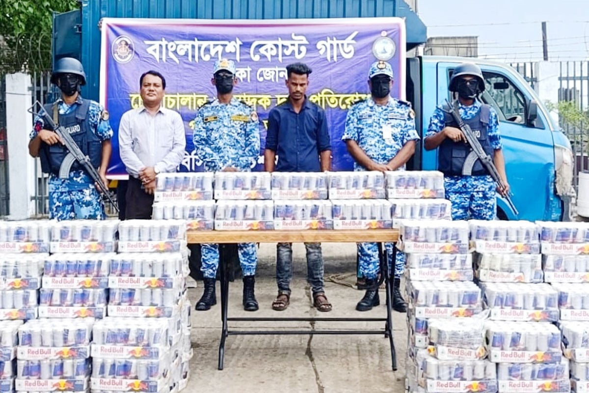 নারায়ণগঞ্জে ভারতীয় এনার্জি ড্রিংকসসহ পাচারকারী আটক