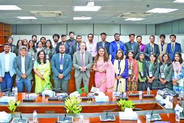 এআইইউবিতে তরুণ সংলাপ