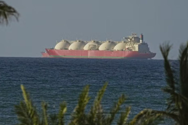 হরমুজ দিয়েই বিশ্বের শ্বাসরোধ করছে ইরান?