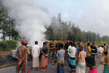 মেরিন ড্রাইভে প্রাইভেটকারে আগুন, অল্পের জন্য রক্ষা পেলেন যাত্রীরা
