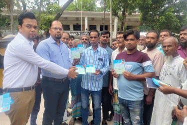 মুন্সীগঞ্জে সেচ সুবিধা সহজে কৃষকদের ‘ফুয়েল কার্ড’ প্রদান