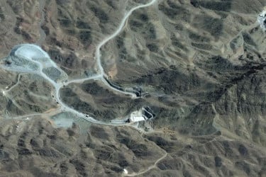 বাংকার বাস্টারেও অভেদ্য ইরানের ‘পিকঅ্যাক্স মাউন্টেন’, সেখানেই কি চলছে পরমাণু সমৃদ্ধকরণ