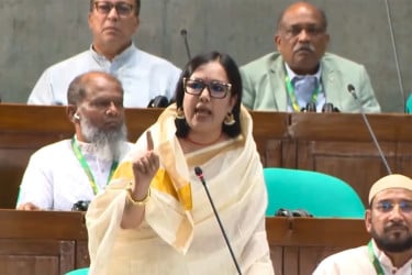 সংকট না থাকলে রাস্তায় তেলের জন্য ৩ কিমি লম্বা লাইন কেন, প্রশ্ন রুমিন ফারহানার