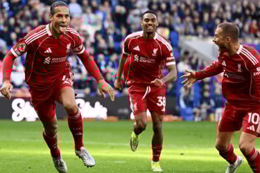 শেষ মুহূর্তের গোলে এভারটনকে হারিয়ে লিভারপুলের জয়