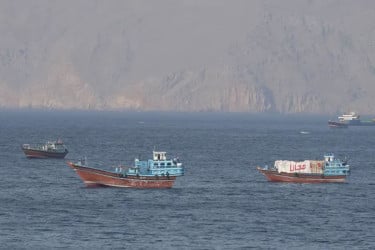 হরমুজ বন্ধে ‘ক্ষতি নেই’ বললেন ট্রাম্প, কিন্তু বাড়ছে তেলের দাম