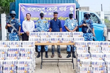 নারায়ণগঞ্জে ভারতীয় এনার্জি ড্রিংকসসহ পাচারকারী আটক