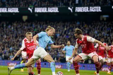 আর্সেনালকে হারিয়ে শিরোপার লড়াই জমিয়ে তুলল ম্যানসিটি