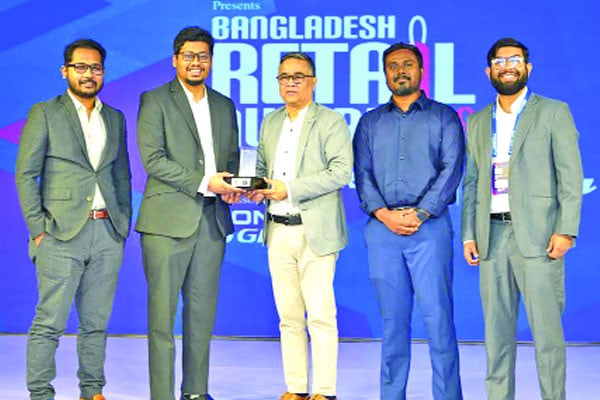 সম্মানজনক স্বীকৃতি অর্জন