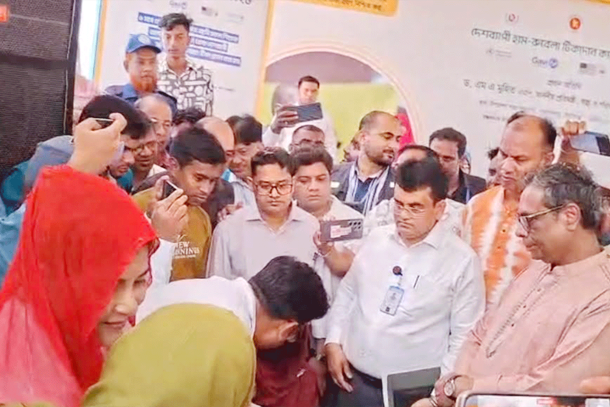অন্তর্বর্তী সরকারের ভুল নীতিতে স্বাস্থ্যব্যবস্থা ভেঙে পড়েছে: স্বাস্থ্য প্রতিমন্ত্রী