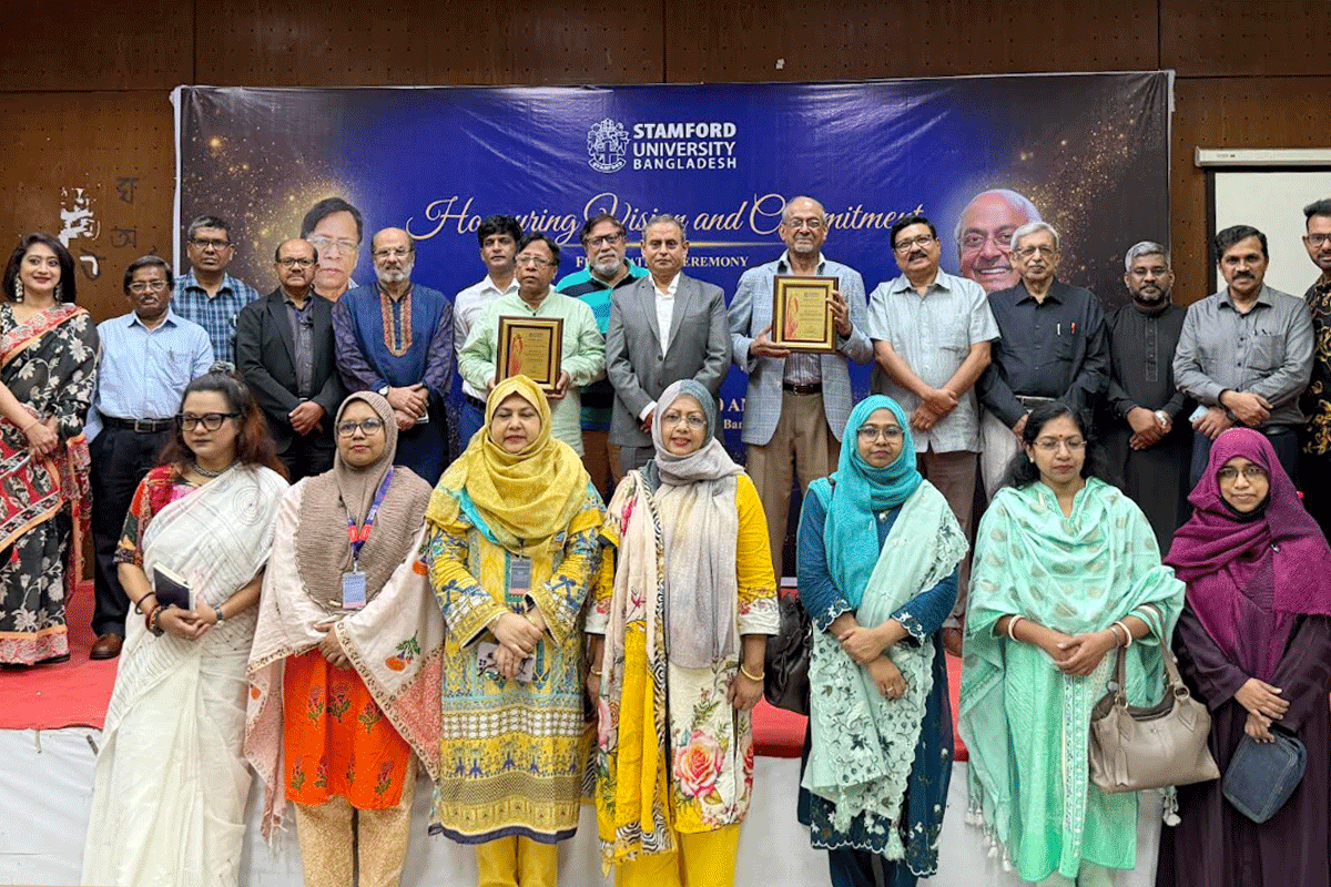 অবদানের স্বীকৃতি: স্টামফোর্ডে সংবর্ধনা পেলেন দুই গুণীজন