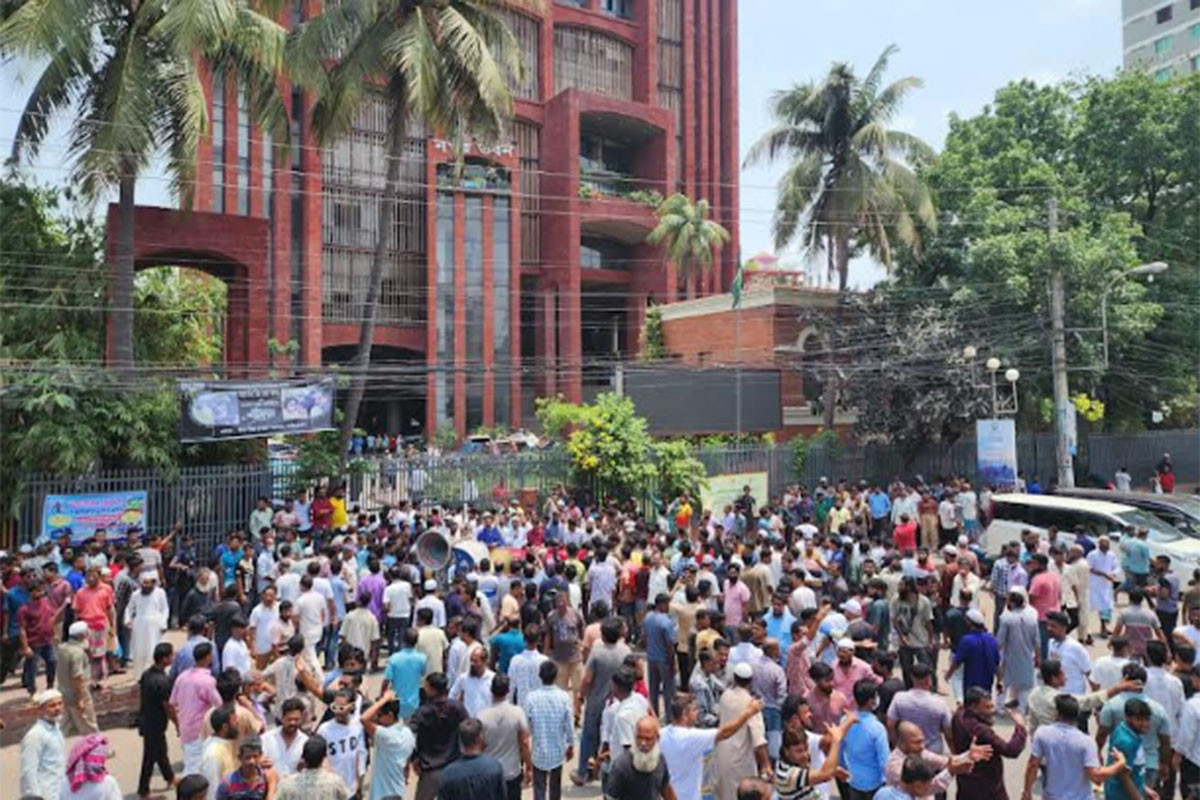 নারায়ণগঞ্জে হকার পুনর্বাসনের দাবিতে বিক্ষোভ সমাবেশ