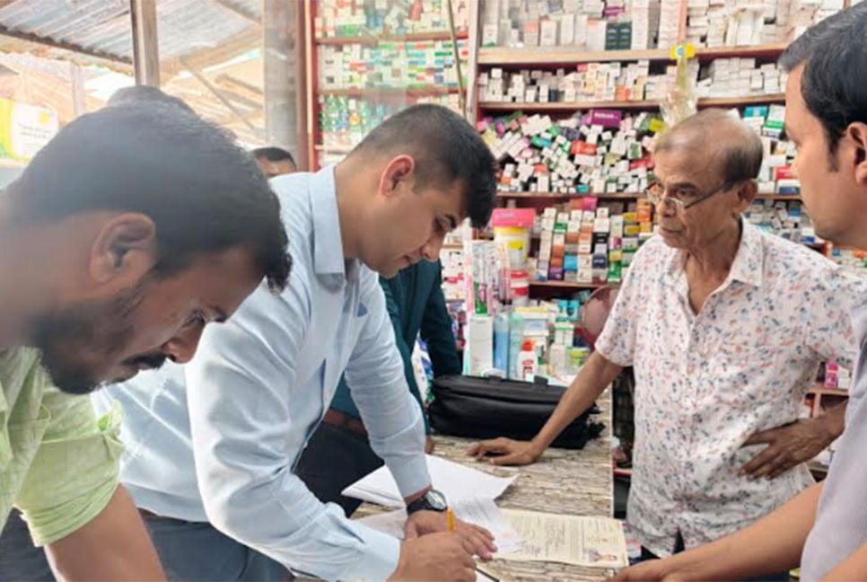 কলাপাড়ায় চার ওষুধের দোকানকে জরিমানা