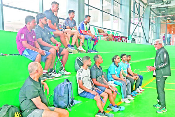বসুন্ধরায় স্কোয়াশ কোচিং কোর্স