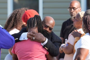 একে একে নিজের ৭ শিশু সন্তানকে গুলি করে হত্যা বাবার