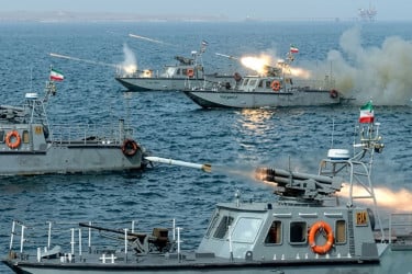 সংঘাতে নতুন মোড়, মার্কিন সামরিক জাহাজে হামলা চালাল ইরান