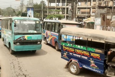 চট্টগ্রামে ভাড়া বাড়ানোর আগেই নৈরাজ্য, ভোগান্তিতে যাত্রীরা