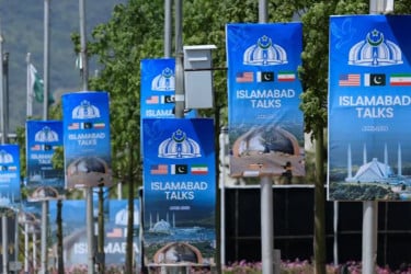 পাকিস্তানে ৪৮ ঘণ্টায় ছয়টি মার্কিন বিমানের অবতরণ