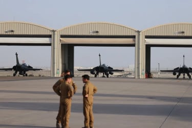 আমিরাত থেকে মার্কিন ঘাঁটি সরিয়ে নেয়ার দাবি