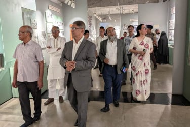 মুক্তিযুদ্ধ জাদুঘর পরিদর্শন করলেন মন্ত্রী আহমেদ আযম খান