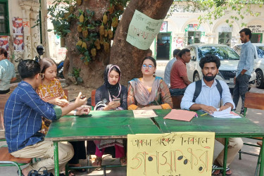 হলের সিটের দাবিতে ঢাবির নবীন শিক্ষার্থীদের গণস্বাক্ষর কর্মসূচি