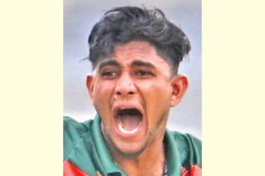 নাহিদের নৈপুণ্যে সিরিজে ফিরল বাংলাদেশ