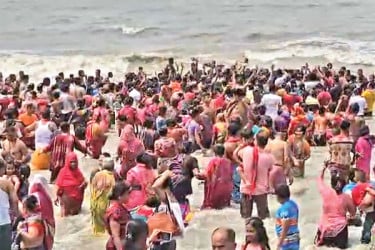 পুণ্যস্নানে ভক্তের ঢল