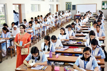 এসএসসি ও সমমানের পরীক্ষা শুরু