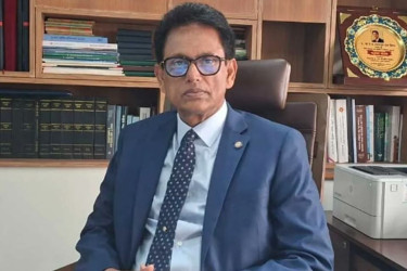 না জানিয়েই কেন্দ্র পরিদর্শনে যেতে পারেন শিক্ষামন্ত্রী