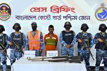 সুন্দরবনে অস্ত্র-গোলাবারুদসহ বনদস্যু বাহিনীর সেকেন্ড ইন কমান্ড আটক