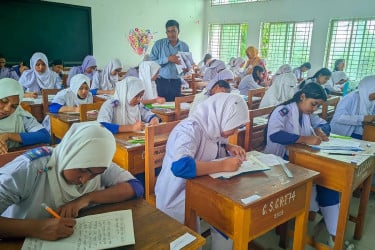 এসএসসির প্রথম দিনে অনুপস্থিত ২৫ হাজার ৪০৮