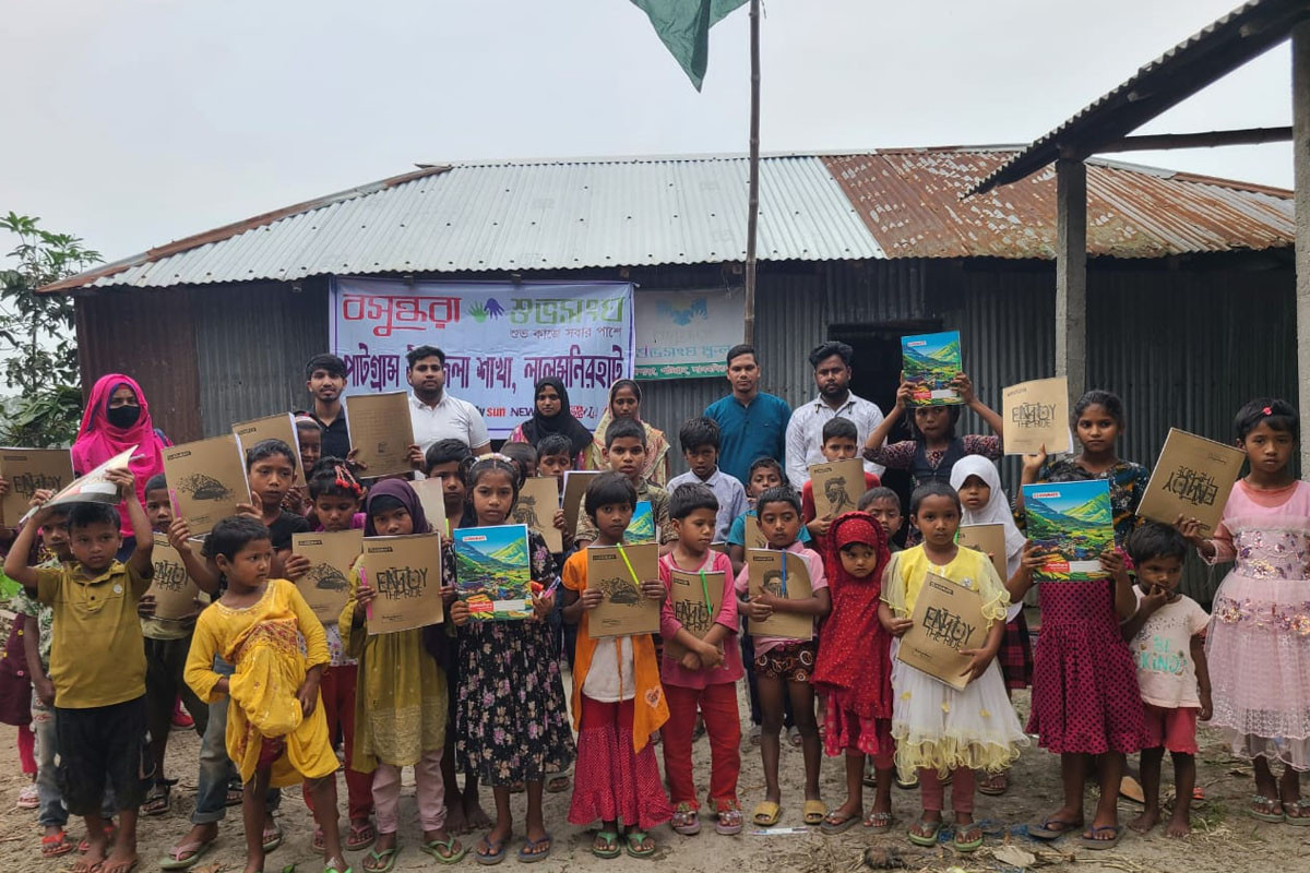 পাটগ্রামে শিক্ষাসামগ্রী উপহার দিলো বসুন্ধরা শুভসংঘ