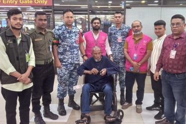 ২৭ বছর পর দেশে ফিরলেন ‘হারিয়ে যাওয়া’ আমির
